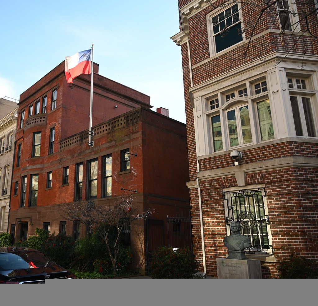 chile embassy email address
